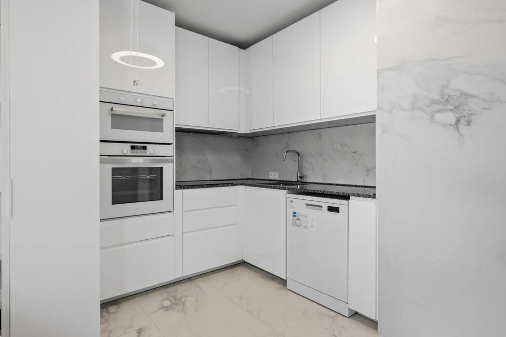Fabulous 1 Bedroom Flat With Pool At The Golden Mile *